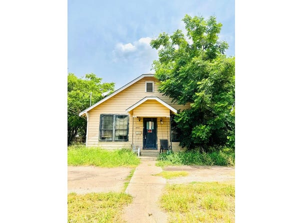 207 E Huntington, Beeville, TX 78102