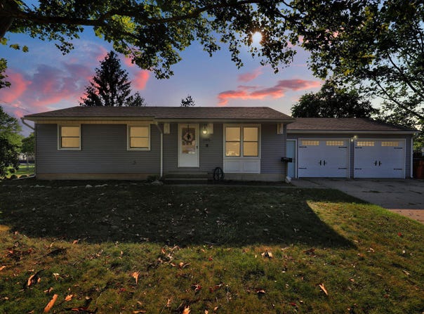 5105 Wallingford Drive NW, Comstock Park, MI 49321