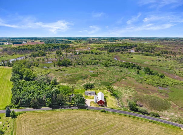 N9523 North River Rd, Ixonia, WI 53036