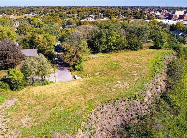 1102 Elwood Street, St Joseph, MO 64501