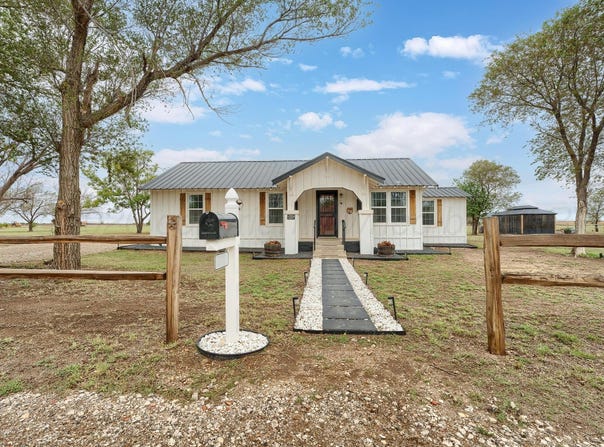 2675 County Road LL, Clarendon, TX 79226