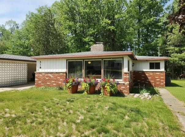 318 John, Clare, MI 48617
