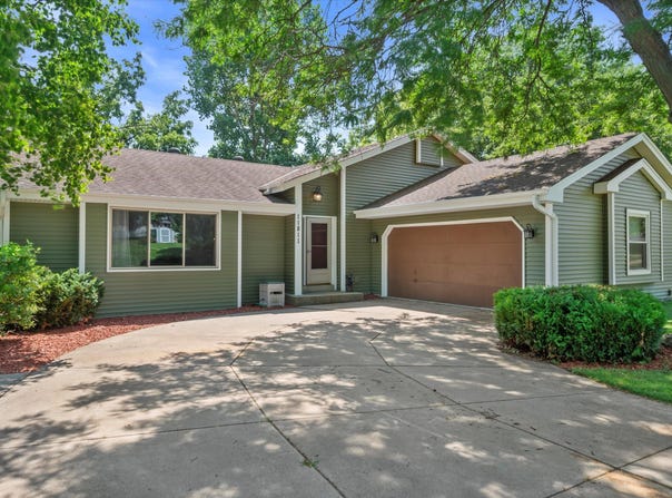 11811 W Woodland Cir, Hales Corners, WI 53130