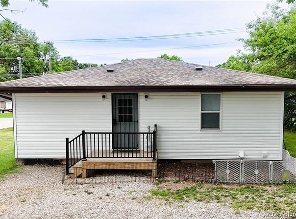 205 E 15th Street, Eldon, MO 65026