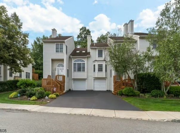 32 Ryan Ln, Lincoln Park Boro, NJ 07035-2127