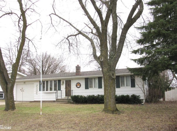 110 Cresthaven Court, Forest City, IA 50436