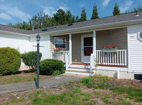 6202 Oak Point Drive, Middleborough, MA 02346