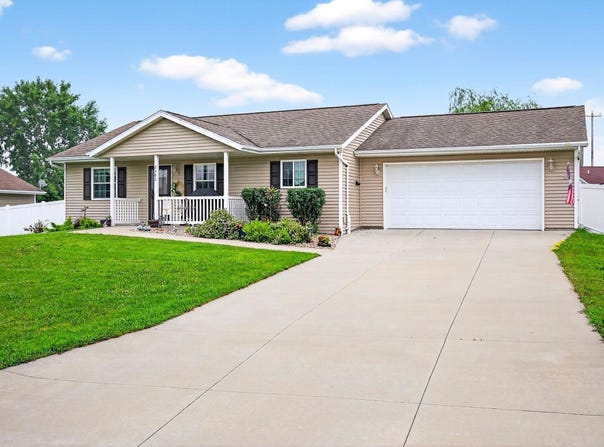 2403 W AMERICAN Drive, NEENAH, WI 54956
