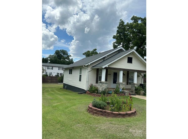1208 North Davis Avenue, Newton, NC 28658