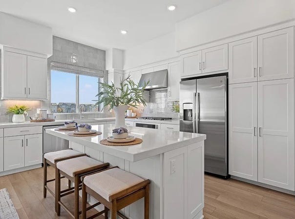 832 Sonia, Irvine, CA 92618