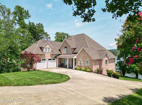 231 Holiday Point Drive, Spring City, TN 37381