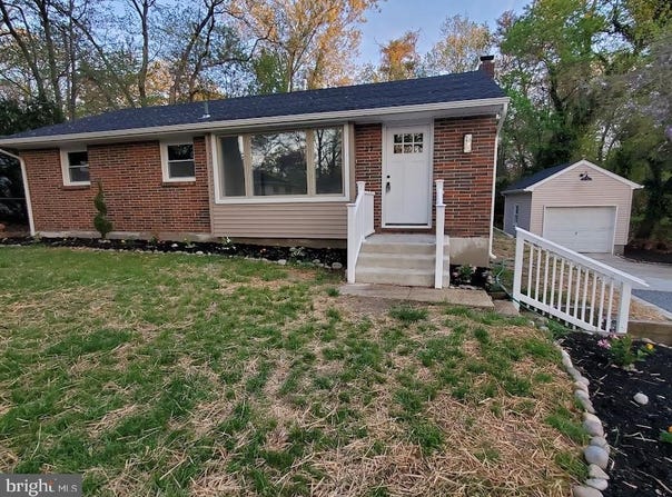 27 CARLISLE STREET, BROWNS MILLS, NJ 08015
