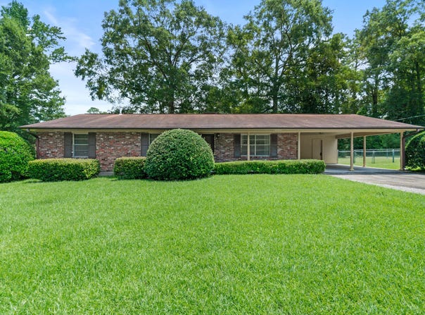 32 Cherokee Rd., Hattiesburg, MS 39402