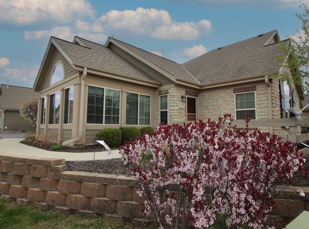 W250n5006 William Dr, Pewaukee, WI 53072