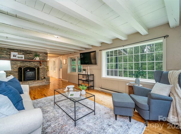 15 Wilson Way, Flat Rock, NC 28731