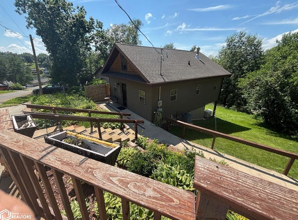 6110 N Lakeshore Drive, Brooklyn, IA 52211