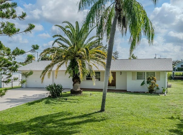 605 BARNES PARKWAY, NOKOMIS, FL 34275