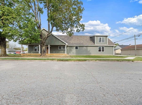 324 W Warren Street, Mitchell, IN 47446