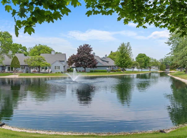 10109 N Gettysburg Ct, Mequon, WI 53092