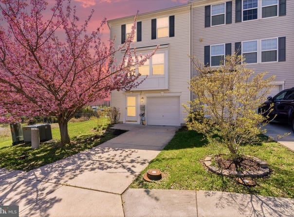 54 COUNCIL Court, FALLING WATERS, WV 25419