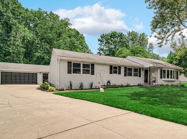 5202 Lynn Lane, Valparaiso, IN 46383