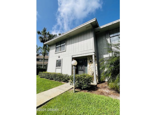 12 Oakwood Park, Ormond Beach, FL 32174