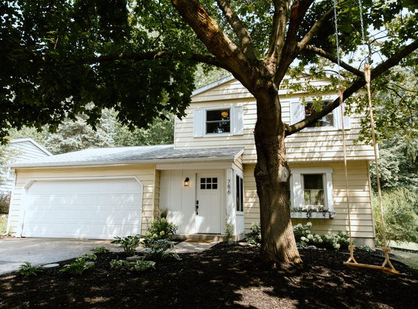 786 Adaway Avenue SE, Ada, MI 49301