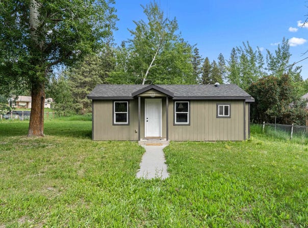 610 N 1st St, Springdale, WA 99173