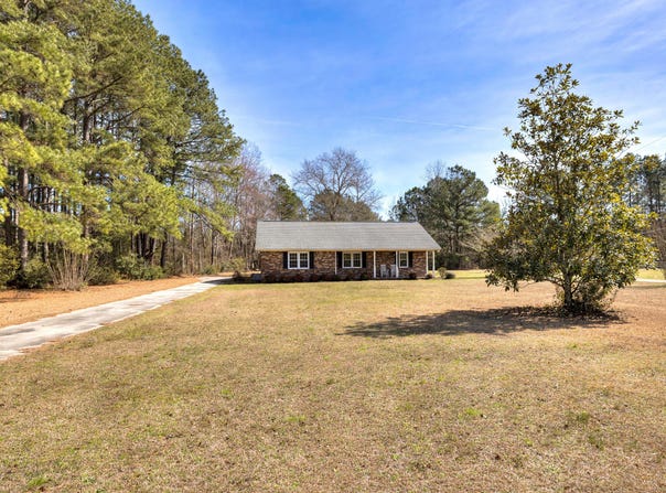 205 Eastern School Road, Mayesville, SC 29104