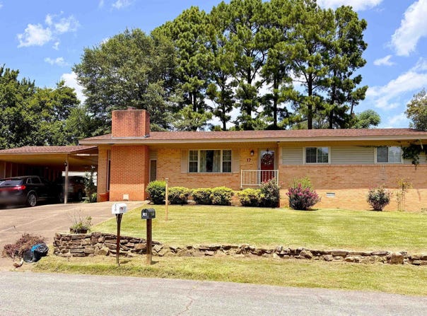 17 Deerwood Drive, Morrilton, AR 72110