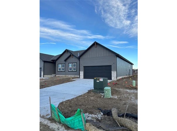 1224 SE Windbreak Drive, Lee's Summit, MO 64081