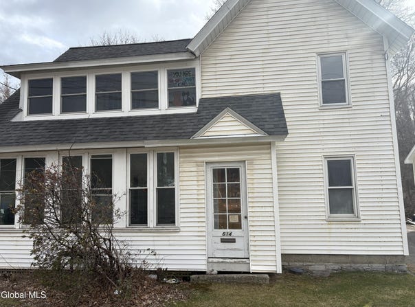 614 Kenwood Avenue, Bethlehem, NY 12054