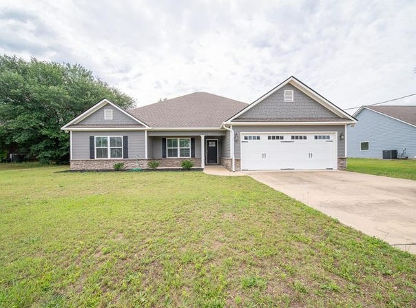 16 Maxwell Drive, Fort Mitchell, AL 36856