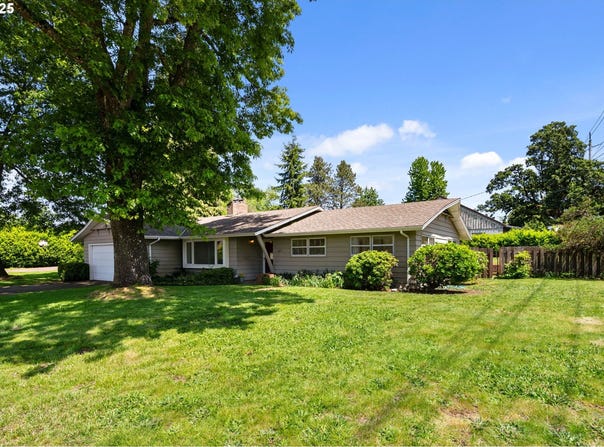 881 LINN AVE, Oregon City, OR 97045