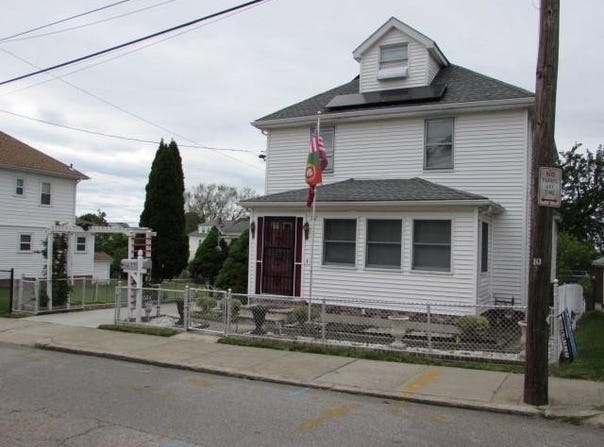 77 Seventh Street, East Providence, RI 02914
