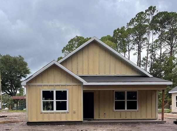 200 13th St, Apalachicola, FL 32320