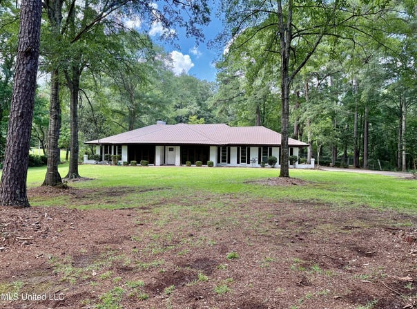 119 Chinquipin Lane, Florence, MS 39073