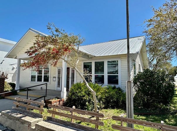 490 2nd St, Cedar Key, FL 32625