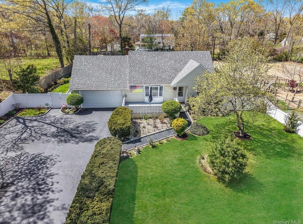 1989 William Floyd Parkway, Ridge, NY 11961