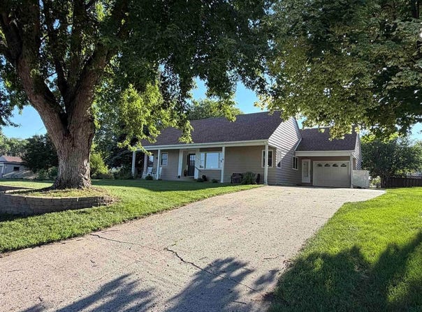 1115 Falcon Dr., Hawarden, IA 51023