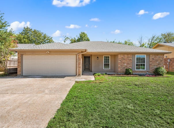 7512 Clover Lane, Watauga, TX 76148