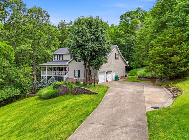 56 Deerfield Dr, Hurricane, WV 25526