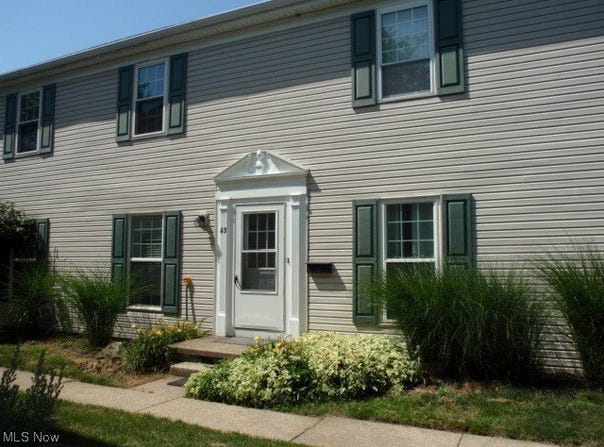 23 Valley Forge Lane, Elyria, OH 44035