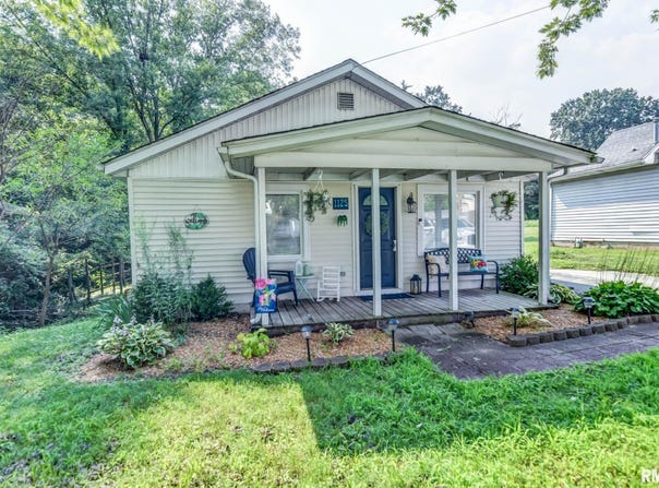 1125 N 3RD Street, Riverton, IL 62561