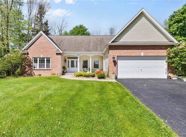1619 Five Mile Ln Road, Penfield, NY 14526
