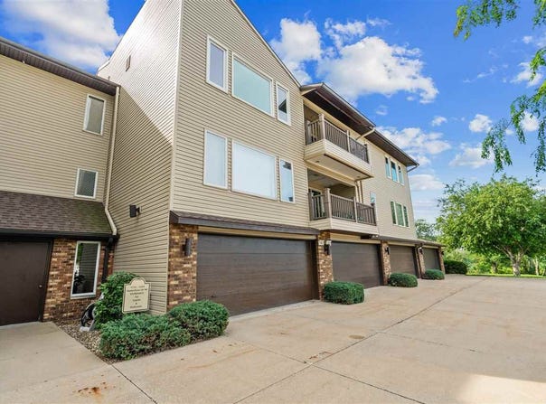 1580 NE Matterhorn Dr, CedarRapids, IA 52402