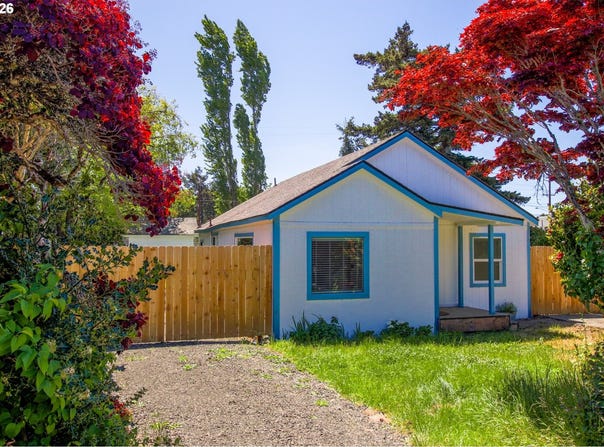 1860 30TH St, Florence, OR 97439