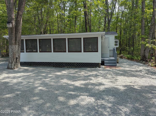 216 Shohola Parkway S, Shohola, PA 18458