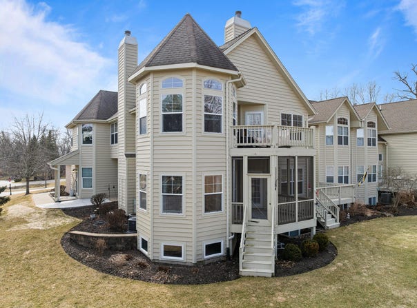 1018 Terrace Ct, Lake Geneva, WI 53147