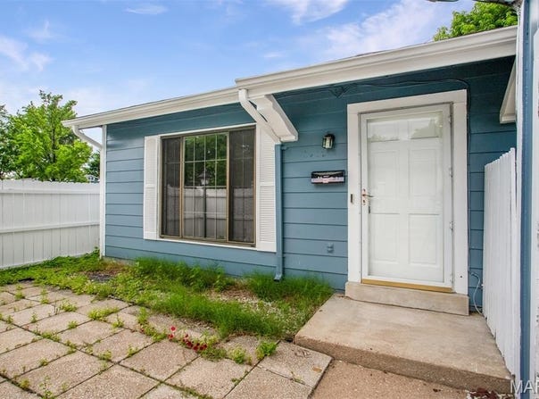 2449 Forest Shadows Drive, St Louis, MO 63136